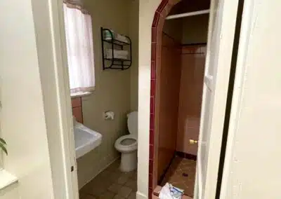 Sierra Pelona Motel - Bathroom 5