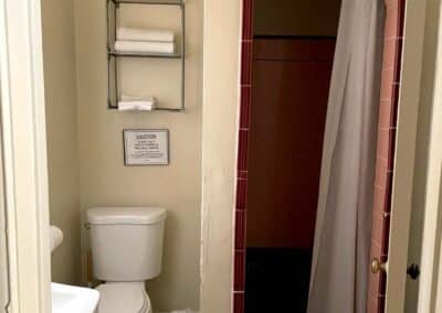 Sierra Pelona Motel - Bathroom 6