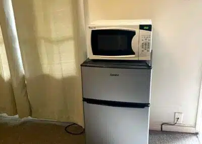 Sierra Pelona Motel - Microwave and Fridge 1