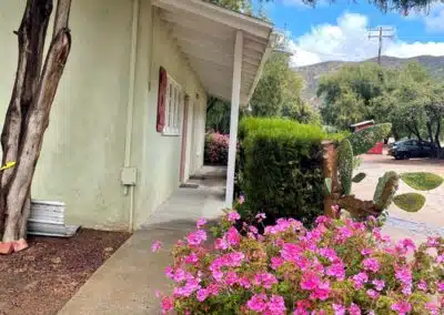 Sierra Pelona Motel - Outside 1