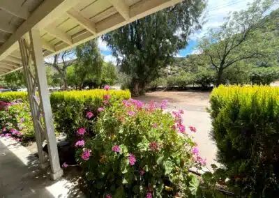 Sierra Pelona Motel - Outside 11