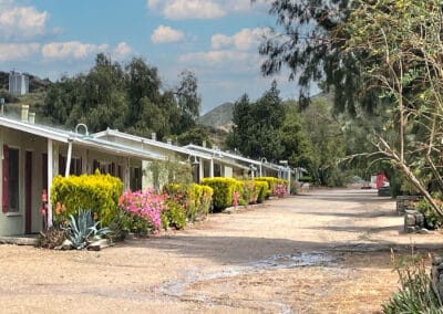 Sierra Pelona Motel - Outside 20