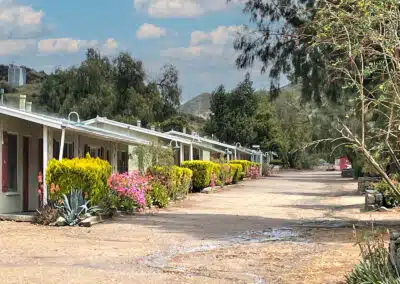 Sierra Pelona Motel - Outside 20