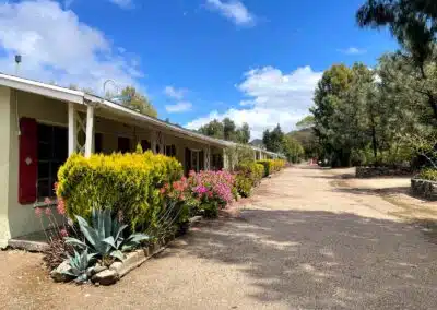 Sierra Pelona Motel - Outside 21