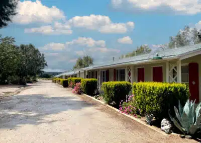 Sierra Pelona Motel - Outside 32