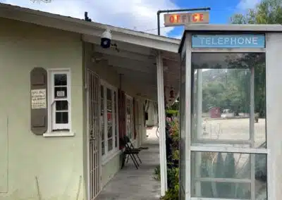 Sierra Pelona Motel - Outside 4