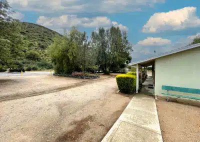 Sierra Pelona Motel - Outside 9