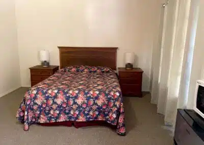 Sierra Pelona Motel - Queen Bed 2