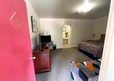 Sierra Pelona Motel - Queen Bed 6