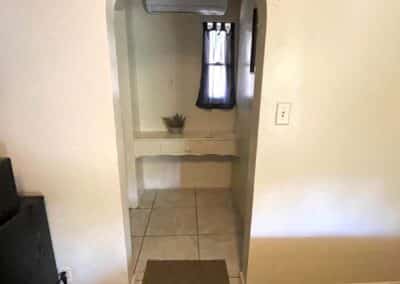 Sierra Pelona Motel - Vanity Area 2