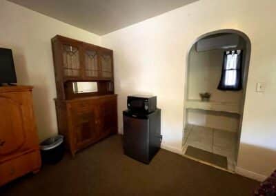 Sierra Pelona Motel - Vanity Area 3 - with Microwave and Fridge
