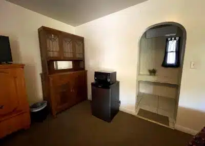 Sierra Pelona Motel - Vanity Area 3 - with Microwave and Fridge